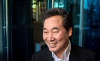 [포토]손 흔드는 이낙연 총리 후보자