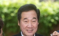 [포토]취재진 질의에 답변하는 이낙연 후보자