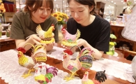 롯데백화점 광주 '2017년 정유년 가장 화려한 닭'