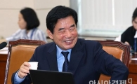 [포토]미소 짓는 김진표 국정자문위원장