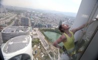 '맨손 롯데월드타워 등반' 김자인, 세계 여성 중 최고 높이 달성