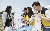 TV 밖으로 나온 CJ오쇼핑 쇼호스트…바자회에서 물품 판매 봉사 