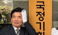 [포토]머리 넘기는 김진표 국정기획자문위원장