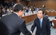 [포토]인사 나누는 이낙연 후보자·정성호 위원장
