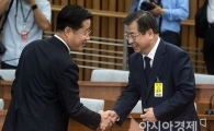 [포토]인사 나누는 서훈·이태규