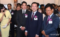 [포토]신세계 채용박람회 둘러보는 정용진·이용섭·최성