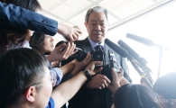 [포토]질문 받는 이경재 변호사