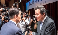 [포토]악수 나누는 이낙연·한민구
