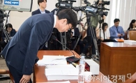 [포토]공손히 인사하는 김상조 후보자
