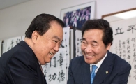 [포토]문희상 의원 만나는 이낙연 총리