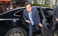 [포토]차에서 내리는 이낙연 국무총리