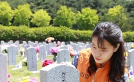 신협중앙회, 현충원 묘비닦기 봉사활동 