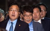 [포토]민주당 의원총회 참석하는 장하성 청와대 실장