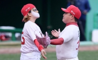 [포토]윤정수-김숙, '시구 시타는 빈볼 퍼포먼스'