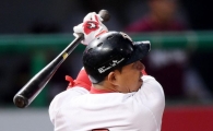 [포토]1타점 적시타치는 SK 김강민