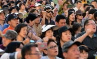 [포토]함께 부르는 '임을 위한 행진곡'