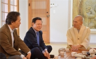 윤장현 광주시장, 지선스님 만나 관심사 논의