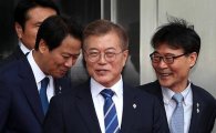 文대통령 국정지지율 75%…인사논란 여파 '하락'<리얼미터>