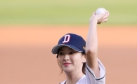 [포토]잠실더비에서 시구하는 정혜성