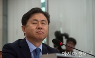 [포토]생각에 잠긴 김영춘 후보자
