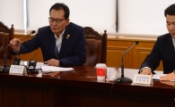 [포토]회의 준비하는 고형권·정은보