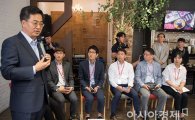 [포토]김동연 부총리, 청년취업자들과 간담회