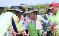 김부겸 행자부 장관, 가뭄 피해·일자리정책 현장 방문