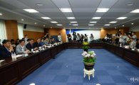 국정委, 김상조 공정거래위원장 만나 ‘전속고발권 폐지’ 논의