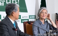 [포토]미소 짓는 강경화 장관