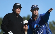 [골프토픽] 미켈슨 "25년 호흡 캐디와 결별"