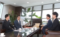 성장현 용산구청장, 용산소방서 소방 의인 격려 