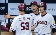 [포토]김하성 '(고)종욱이형, 타점·득점 모두 좋았어'