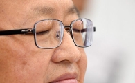 [포토]진땀 빼는 한승희 국세청장 후보자