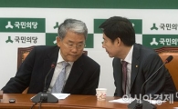 [포토]이야기 나누는 김동철·이용호