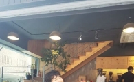 '외모지상주의' 박태준, 맨발의 청춘? 카페에서 포착…해맑은 미소
