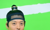 '7일의 왕비' 이동건, 아내 조윤희 메시지 멍하게 쳐다본 이유는?