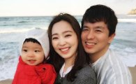 '사람이 좋다' 이지성 차유람, 가족사진 공개…화목한 붕어빵 가족