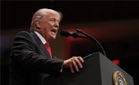 트럼프, FTA재협상 또 시사 "일부 협정 역사상 최악"