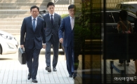 [포토]법정 향하는 신동빈 회장