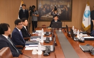 한은, '금리인상' 힘실나…금통위원 "완화적 통화정책 재조명 필요"
