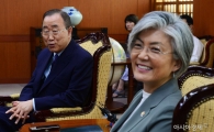 [포토]반기문 전 유엔사무총장 만난 강경화