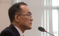 [포토]답변하는 문무일 검찰총장 후보자