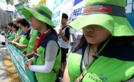 [포토]고개 숙인 학교 비정규직 노동자들