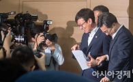 [포토]이야기 나누는 김동연 경제부총리·김상조 공정위원장