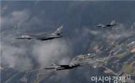 美 B-1B 2대 한반도서 무력시위 비행…"F-15K와 연합 항공차단 작전 실시"
