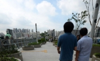 [포토]불안한 공중보행로 산책
