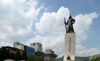 [포토]맑은 하늘 아래 물놀이