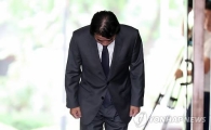 '갑질 논란' 이장한 종근당 회장 경찰 출석…"백번 사죄드린다"