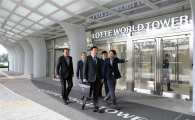 신동빈, 롯데월드타워로 첫 출근…"첨단 환경서 새 문화 만들자" 