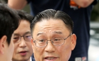 [포토]취재진 질문에 답변하는 박찬주 대장